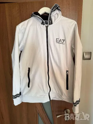 EA7 Emporio Armani Суитшърт, снимка 2 - Спортни дрехи, екипи - 49560748