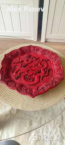 Декоративна винтидж чиния с опция закачане на стената