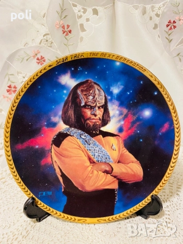 порцеланова чиния за стена 