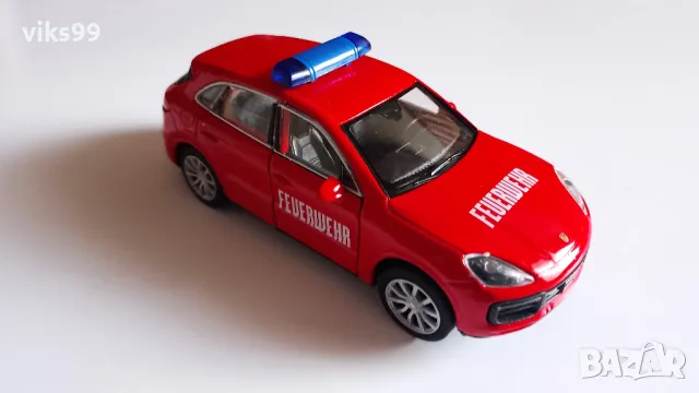 Porsche Cayenne Turbo Feuerwehr Welly 1:34-39, снимка 6 - Колекции - 48992476