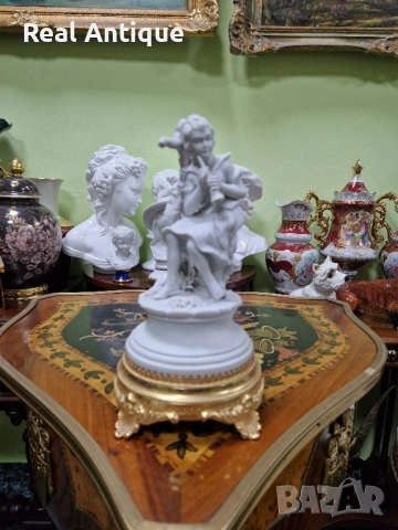 Страхотна антикварна италианска порцеланова фигура Capodimonte 