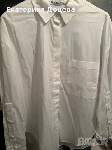 Бяла риза, с декоративни копчета на ръкавите