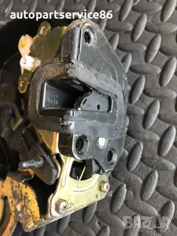 Брава за задна дясна врата за KIA Opirus  3.5 (2006)