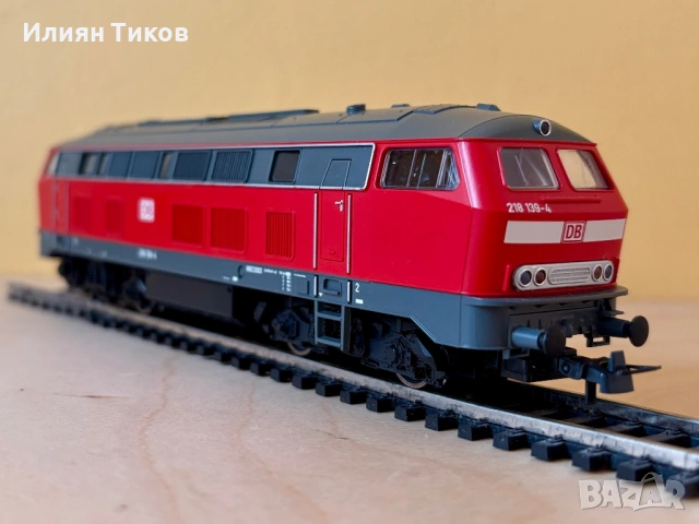 Локомотив Roco BR 218 DB HO 1:87 влак