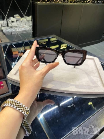 очила с черен обикновен калъф и ув защита miu miu 