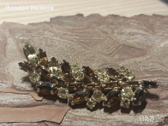 Старинна чешка брошка с кристали 