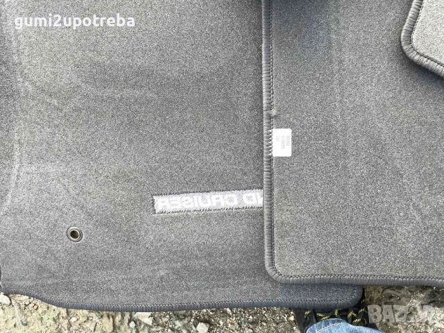 Текстилни Мокетни Стелки Toyota Land Cruiser Черно Оригинал, снимка 3 - Аксесоари и консумативи - 52391176