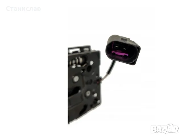 Audi A4 B9 Машинка за заключване на преден капак , снимка 2 - Части - 50186097