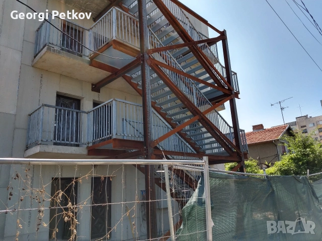 изработка на метални конструкции огради парапети и всичко от метал., снимка 12 - Гаражни врати - 53111721