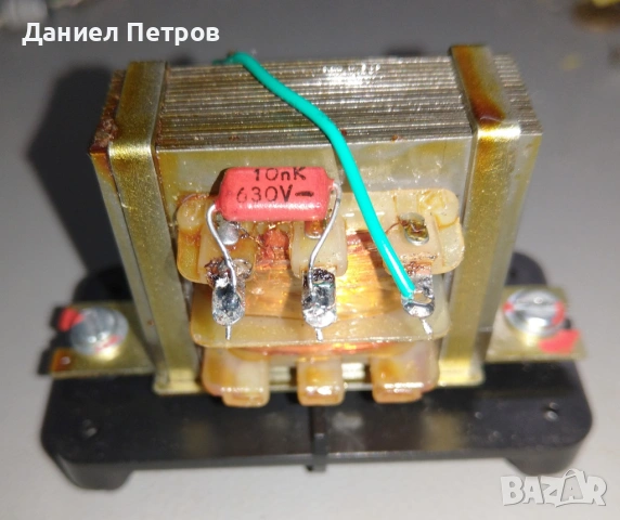 Продавам оригинален захранващ трансформатор за грамофон Unitra G-601A.