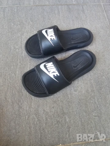 Чехли nike 35.5 номер, снимка 2 - Детски сандали и чехли - 51159564