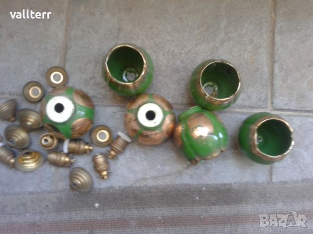 стари керамични чашки  за полилеи лампи и др,лот