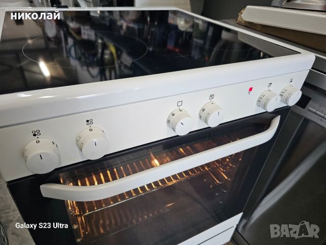 готварска печка с керамичен плот Electrolux , снимка 3 - Печки, фурни - 45625458