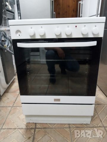 Като нова свободно стояща печка с керамичен плот VOSS Electrolux 60 см широка 2 години гаранция!, снимка 2 - Печки, фурни - 46124098
