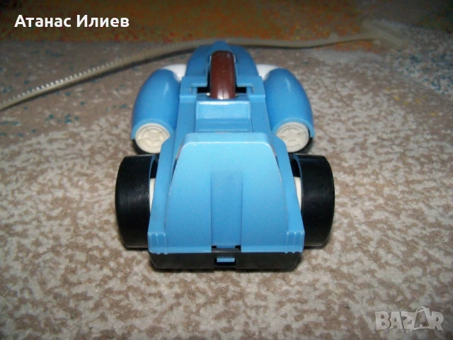 Пластмасова състезателна кола с изстрелвачка, соц играчка, снимка 6 - Коли, камиони, мотори, писти - 50695728