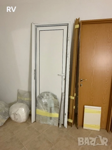 Интериорни врати, алуминиева врата за баня