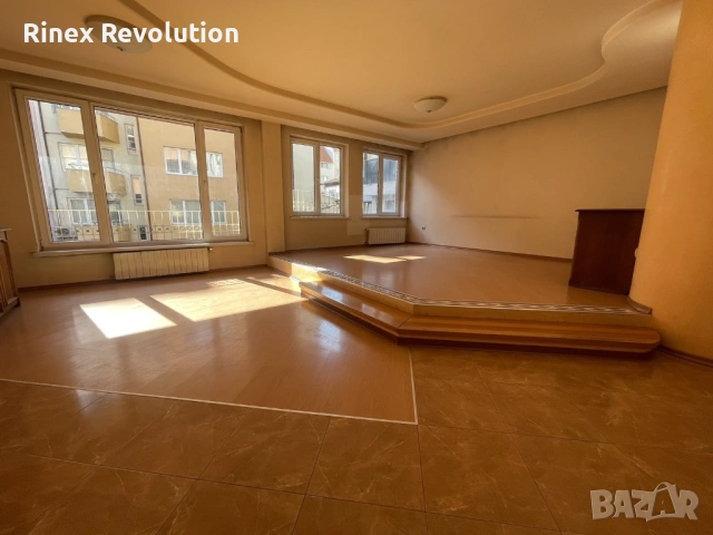 Къща под наем в Центъра, снимка 2 - Къщи - 54045033