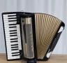 Акордеон Hohner Lucia IV НОВ , снимка 1