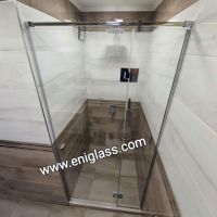 Стъклен параван за баня , снимка 1 - Душ кабини и вани - 45236468
