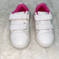 Детски кецове в бяло и розово, 25 номер, снимка 1 - Детски обувки - 45494213