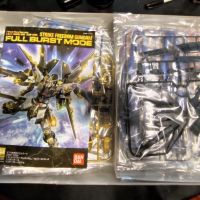 Сглобяем модел Gundam MG Freedom Full Burst, снимка 2 - Колекции - 45540810