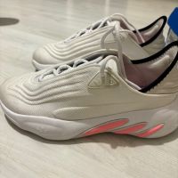 Adidas обувки , снимка 2 - Маратонки - 45436185