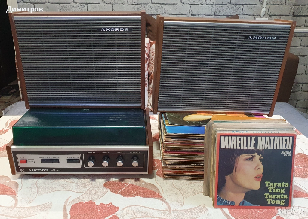 Комплект ретро грамофон Akords СССР + 80 бр. плочи, снимка 1
