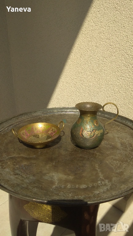 Метални , ръчно изработени и украсени ваза, кана и чиния от Индия., снимка 1