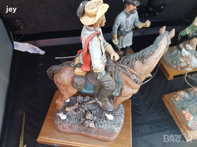 Rod Mench фигури, снимка 8 - Декорация за дома - 53595440