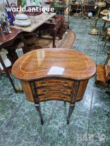 Страхотен антикварен френски скрин шкаф комод , снимка 3 - Антикварни и старинни предмети - 53214182