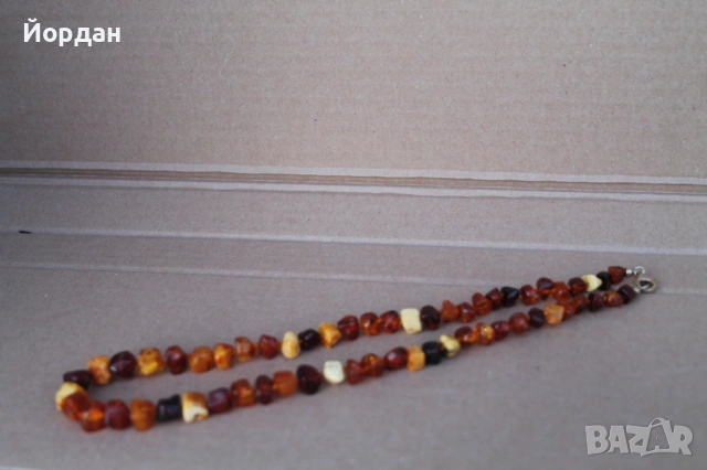 Кехлибарена огърлица със сребърна закопчалка