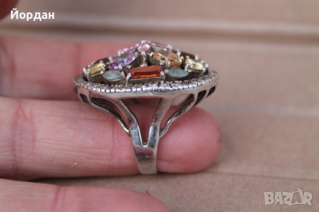 Дамски сребърен пръстен с полускъпоценни камъни
