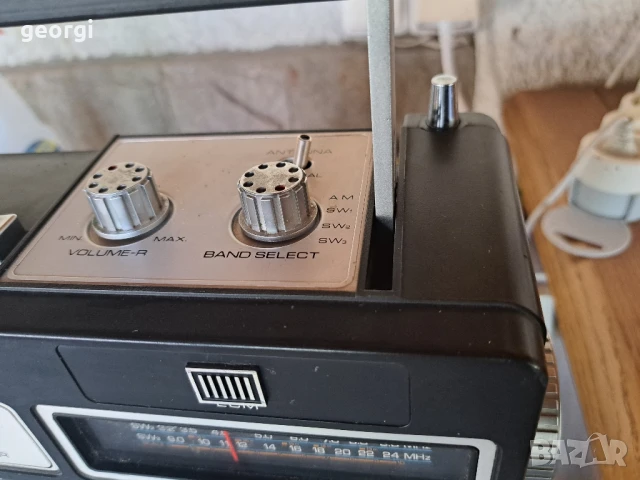 японски радио касетон Aiko, снимка 4 - Радиокасетофони, транзистори - 50996240