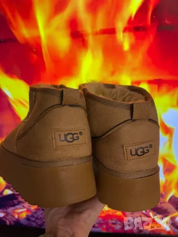 боти UGG , снимка 2 - Дамски боти - 48296596