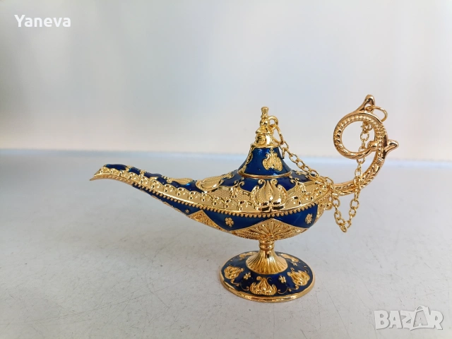 Лампата на Аладин , ароматна лампа в синьо и златно. 