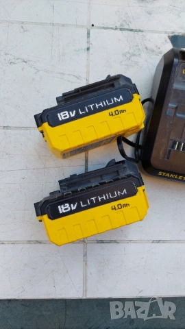 Stanley 2 батерии и зарядно 