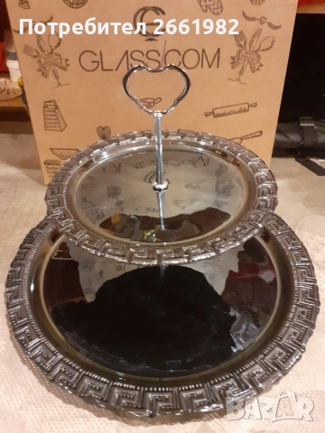 Красив стъклен поднос на две нива за сладки, снимка 2 - Сервизи - 52849993