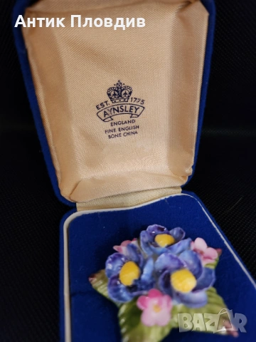 Винтидж брошка Aynsley – английски порцелан с цветя, снимка 3 - Антикварни и старинни предмети - 53719958