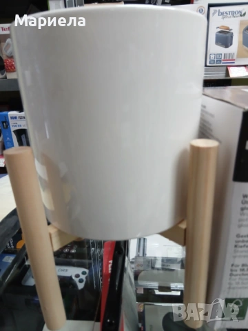 Кашпа със стойка 