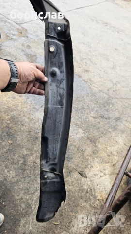 Предпазител зад калника за Audi Q7 , снимка 2 - Части - 51955921