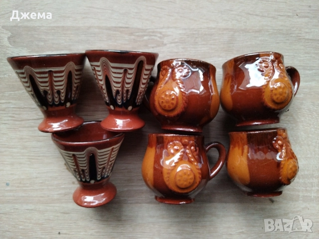 Стари глинени чаши