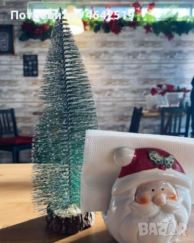 Миниатюрна декоративна изкуствена елха с поставка от дървено пънче, 30 см височина