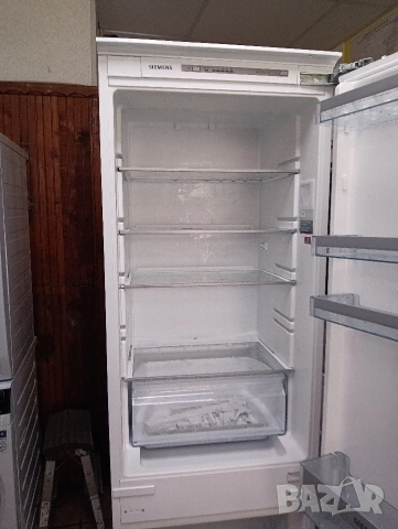 Комбиниран хладилник с фризер за вграждане Сименс Siemens Made in Germany 2 години гаранция!, снимка 4 - Хладилници - 53064670