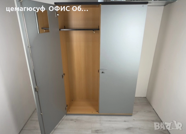 Практичен шкаф за съхранение на папки, книги и други матрияли;