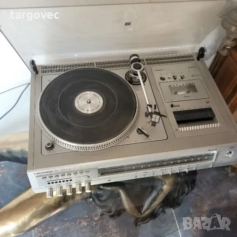 ретро грамофон касетофон и радио Grundig