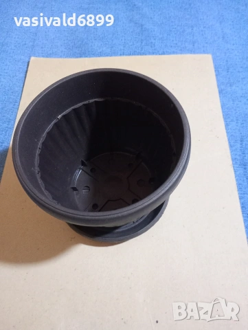 Пластмасова саксия с подложка 