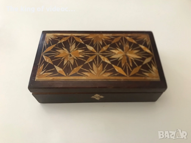 Голяма дървена кутия на над 40 години 