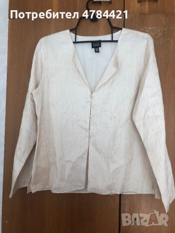 Елегантна тънка бежава риза със сребристи нишки