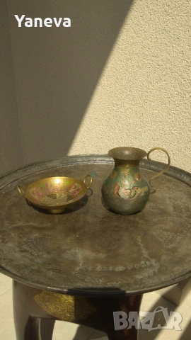 Метални , ръчно изработени и украсени ваза, кана и чиния от Индия.