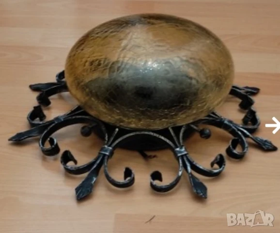 Красив ретро плафон от ковано желязо и цветно стъкло